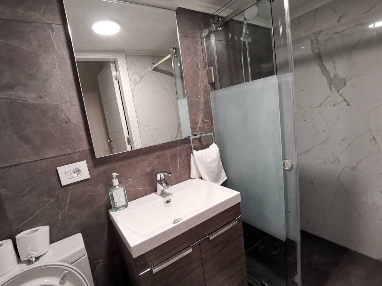 West House Apartments-Mar Mikhael Beirut Exteriör bild
